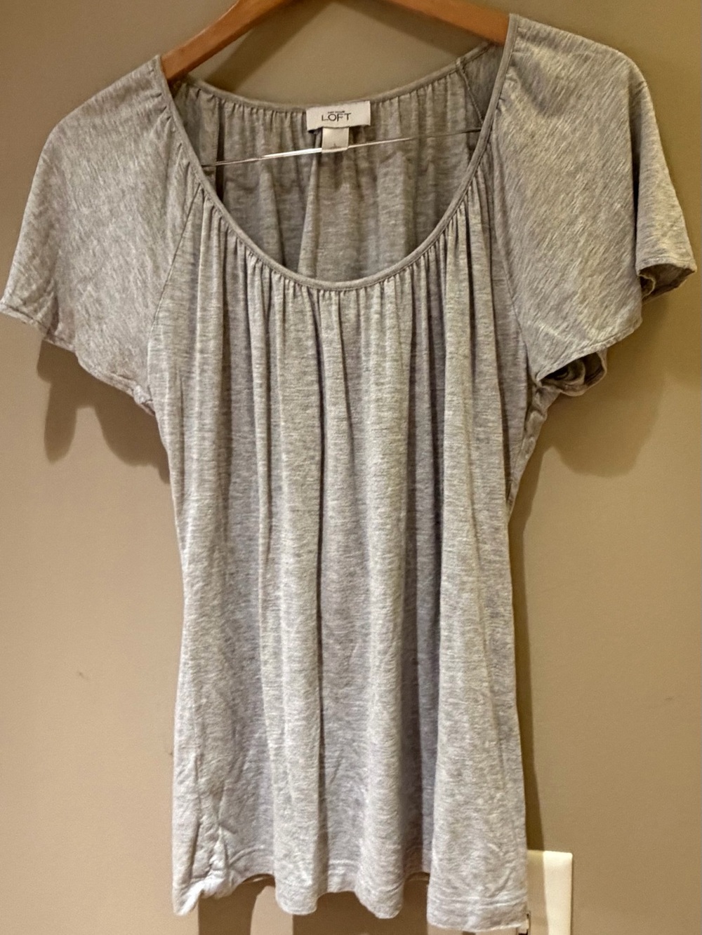 LOFT Light Gray Scoop Neck Short Sleeve Top Large